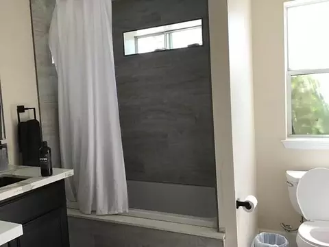 Bath - 527 Canal School Rd, Newman, CA 95360 photo 2 of 4