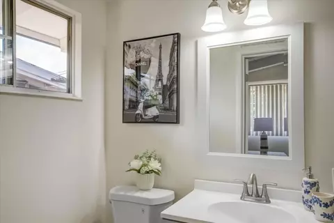 Bath - 27772 Biscayne Ave, Hayward, CA 94544 photo 2 of 3