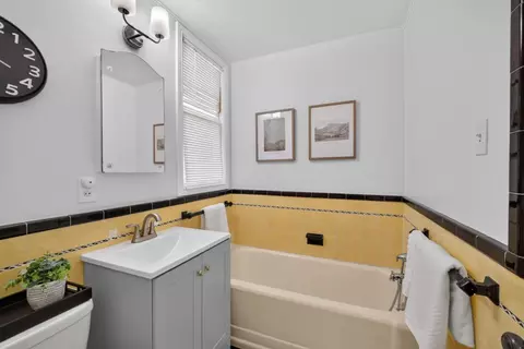 Bath - 1887 29th Ave, San Francisco, CA 94122 photo 1 of 4