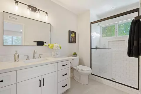 Bath - 425 Poppy Pl, Mountain View, CA 94043 photo 2 of 3