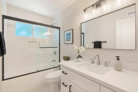 Bath - 425 Poppy Pl, Mountain View, CA 94043 photo 3 of 3