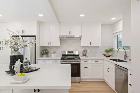 Kitchen - 425 Poppy Pl, Mountain View, CA 94043 photo 4 of 5
