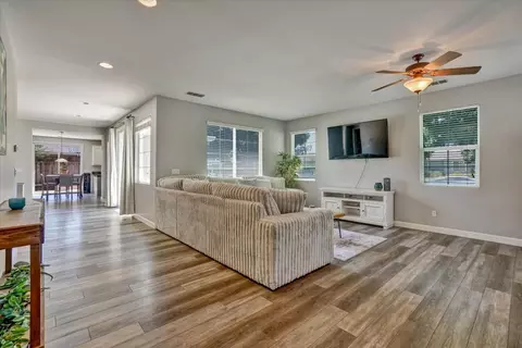 Entry Way - 28252 S Lindly Ln, Tracy, CA 95304 photo 2 of 8