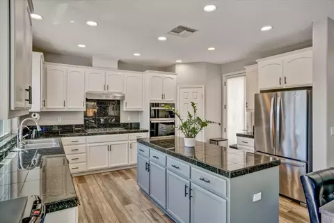 Kitchen - 28252 S Lindly Ln, Tracy, CA 95304 photo 3 of 5
