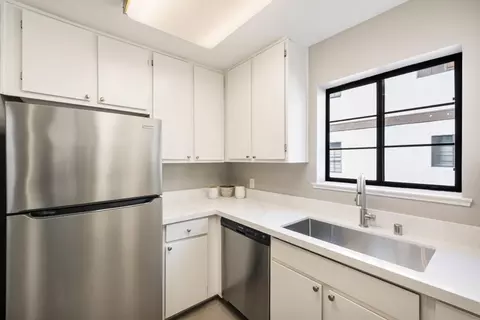 Kitchen - 101 E Middlefield Rd 5, Mountain View, CA 94043 photo 2 of 2