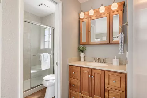 Bath - 101 E Middlefield Rd 5, Mountain View, CA 94043 photo 1 of 4