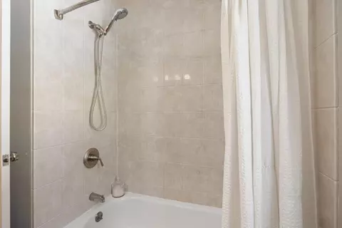 Bath - 101 E Middlefield Rd 5, Mountain View, CA 94043 photo 4 of 4