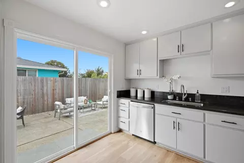 Kitchen - 643 Linda Mar Blvd, Pacifica, CA 94044 photo 1 of 4