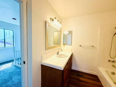 Bath - 365 Bush St, Salinas, CA 93907 photo 7 of 7