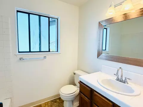 Bath - 365 Bush St, Salinas, CA 93907 photo 4 of 7