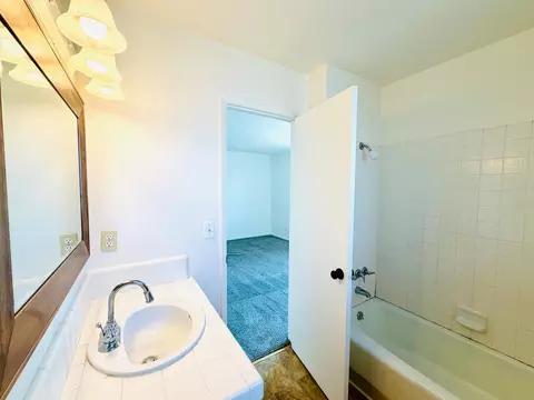 Bath - 365 Bush St, Salinas, CA 93907 photo 3 of 7