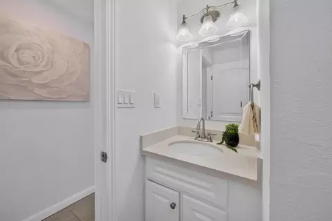 Bath - 1456 B St, Hayward, CA 94541 photo 4 of 4