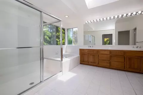 Bath - 758 S Regatta Dr, Vallejo, CA 94591 photo 2 of 3