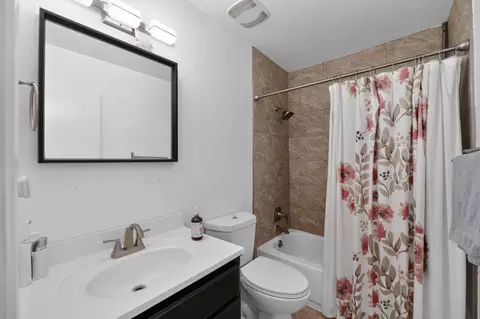 Bath - 7742 Chestnut St, Gilroy, CA 95020 photo 1 of 2