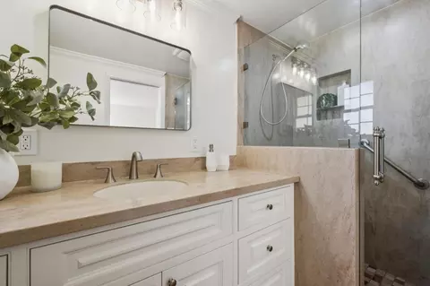 Bath - 911 Tioga Dr, Millbrae, CA 94030 photo 2 of 6
