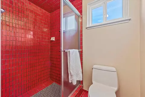 Bath - 140 Del Centro, Millbrae, CA 94030 photo 3 of 4