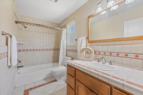 Bath - 140 Del Centro, Millbrae, CA 94030 photo 4 of 4