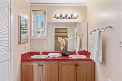 Bath - 140 Del Centro, Millbrae, CA 94030 photo 2 of 4