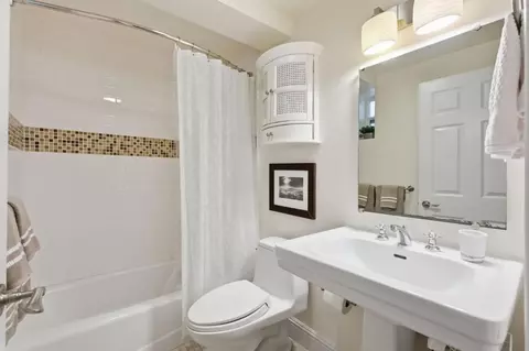 Bath - 8 Porter St, San Francisco, CA 94110 photo 4 of 4