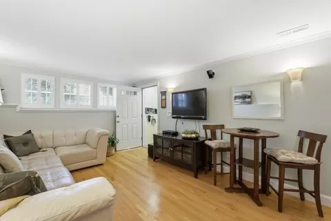 Living - 8 Porter St, San Francisco, CA 94110 photo 9 of 9