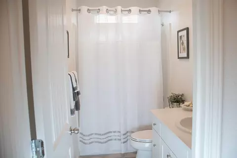 Bath - 521 Davalos St, Soledad, CA 93960 photo 1 of 5