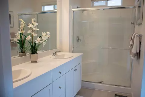 Bath - 521 Davalos St, Soledad, CA 93960 photo 5 of 5