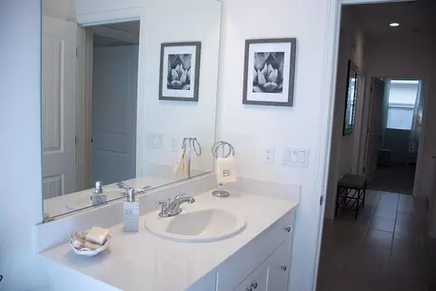 Bath - 521 Davalos St, Soledad, CA 93960 photo 3 of 5