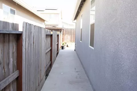 Entry Way - 521 Davalos St, Soledad, CA 93960 photo 4 of 4