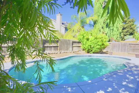 Exterior - 441 De Bord Dr, Tracy, CA 95376 photo 5 of 6