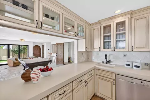 Kitchen - 725 Las Olas Dr, Aptos, CA 95003 photo 2 of 2