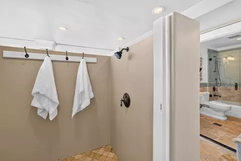 Bath - 725 Las Olas Dr, Aptos, CA 95003 photo 1 of 2