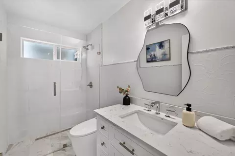 Bath - 1733 15th Ave, San Francisco, CA 94122 photo 9 of 14