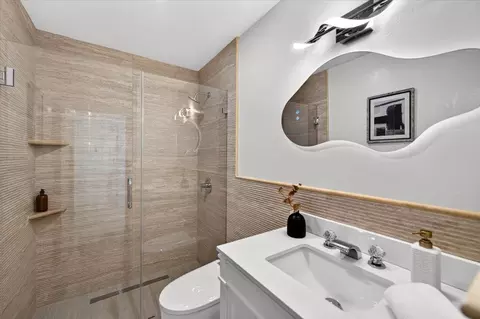 Bath - 1733 15th Ave, San Francisco, CA 94122 photo 12 of 14