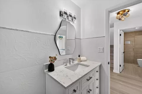 Bath - 1733 15th Ave, San Francisco, CA 94122 photo 11 of 14