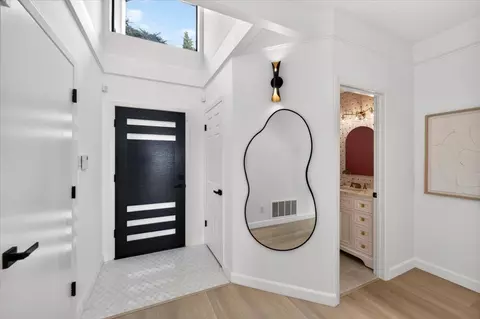 Entry Way - 1733 15th Ave, San Francisco, CA 94122 photo 2 of 6
