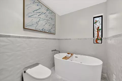 Bath - 1733 15th Ave, San Francisco, CA 94122 photo 6 of 14