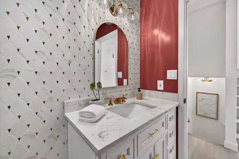 Bath - 1733 15th Ave, San Francisco, CA 94122 photo 2 of 14
