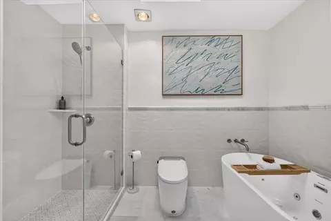 Bath - 1733 15th Ave, San Francisco, CA 94122 photo 5 of 14