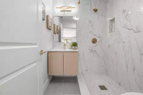 Bath - 2271 Hemlock Ave, Concord, CA 94520 photo 1 of 6