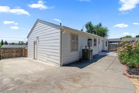 Exterior - 2271 Hemlock Ave, Concord, CA 94520 photo 4 of 9