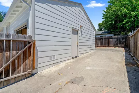 Exterior - 2271 Hemlock Ave, Concord, CA 94520 photo 5 of 9