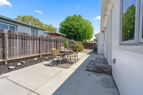 Exterior - 2271 Hemlock Ave, Concord, CA 94520 photo 6 of 9
