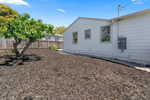 Exterior - 2271 Hemlock Ave, Concord, CA 94520 photo 7 of 9