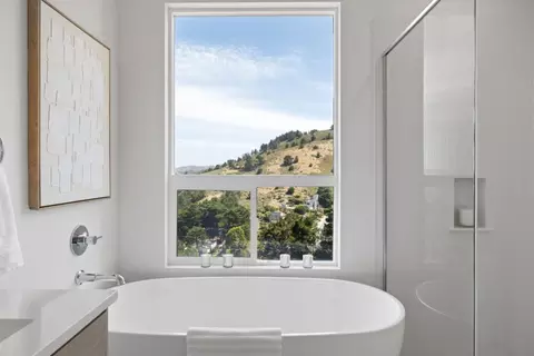 Bath - 819 Fassler, Pacifica, CA 94044 photo 4 of 5