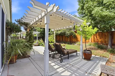 Exterior - 9531 Rodeo Dr, Gilroy, CA 95020 photo 7 of 10