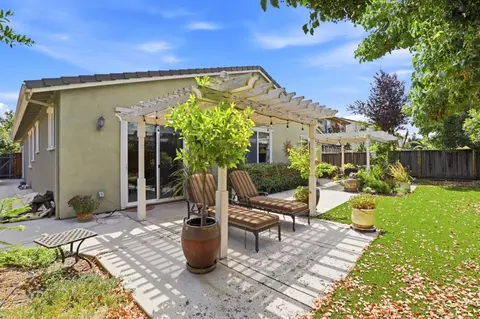 Exterior - 9531 Rodeo Dr, Gilroy, CA 95020 photo 6 of 10