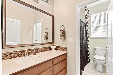 Bath - 9531 Rodeo Dr, Gilroy, CA 95020 photo 1 of 2