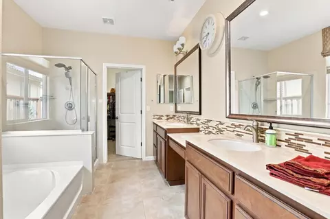 Bath - 9531 Rodeo Dr, Gilroy, CA 95020 photo 2 of 2