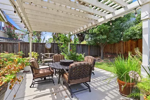 Exterior - 9531 Rodeo Dr, Gilroy, CA 95020 photo 5 of 10