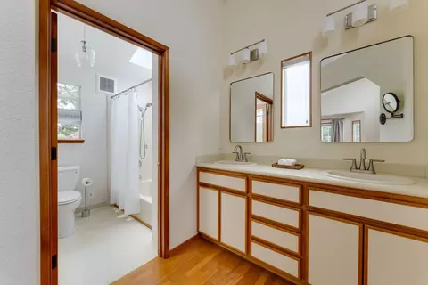 Bath - 131 Seacliff Dr, Aptos, CA 95003 photo 1 of 5